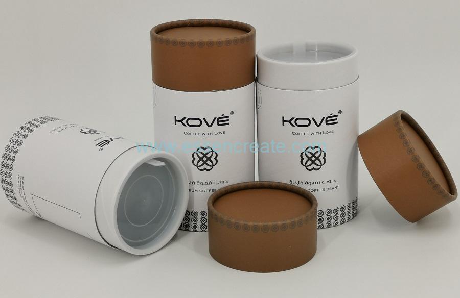 Latas de papel con tapa de plástico.