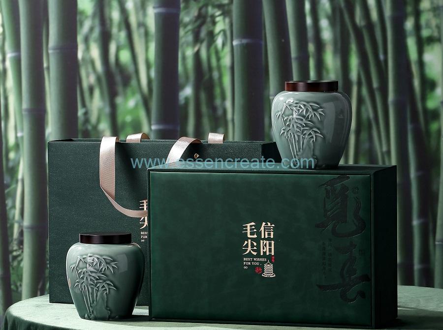 Caja de té con tarro pequeño de plástico. Caja de té con tarro pequeño de plástico.