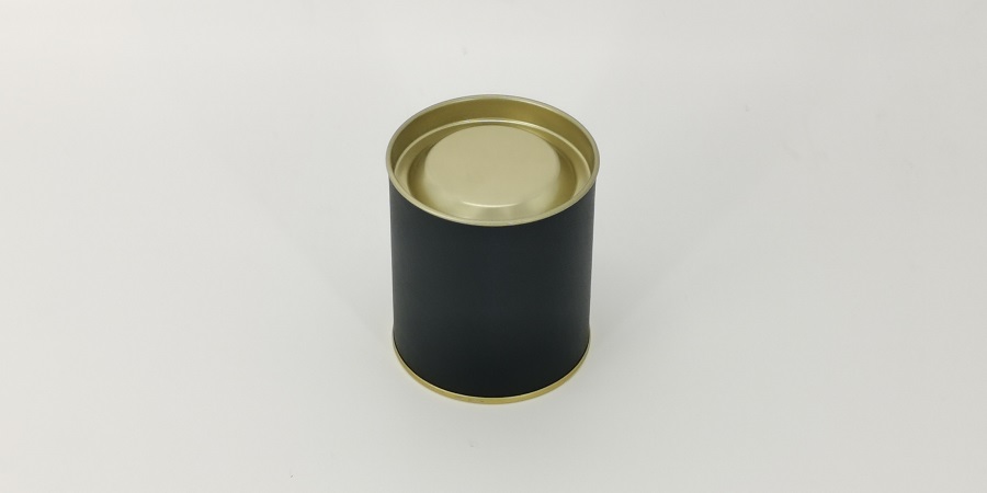 Máquina para fabricar tubos de papel para whisky.
