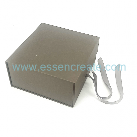 La producción de una hermosa caja de regalo de clamshell